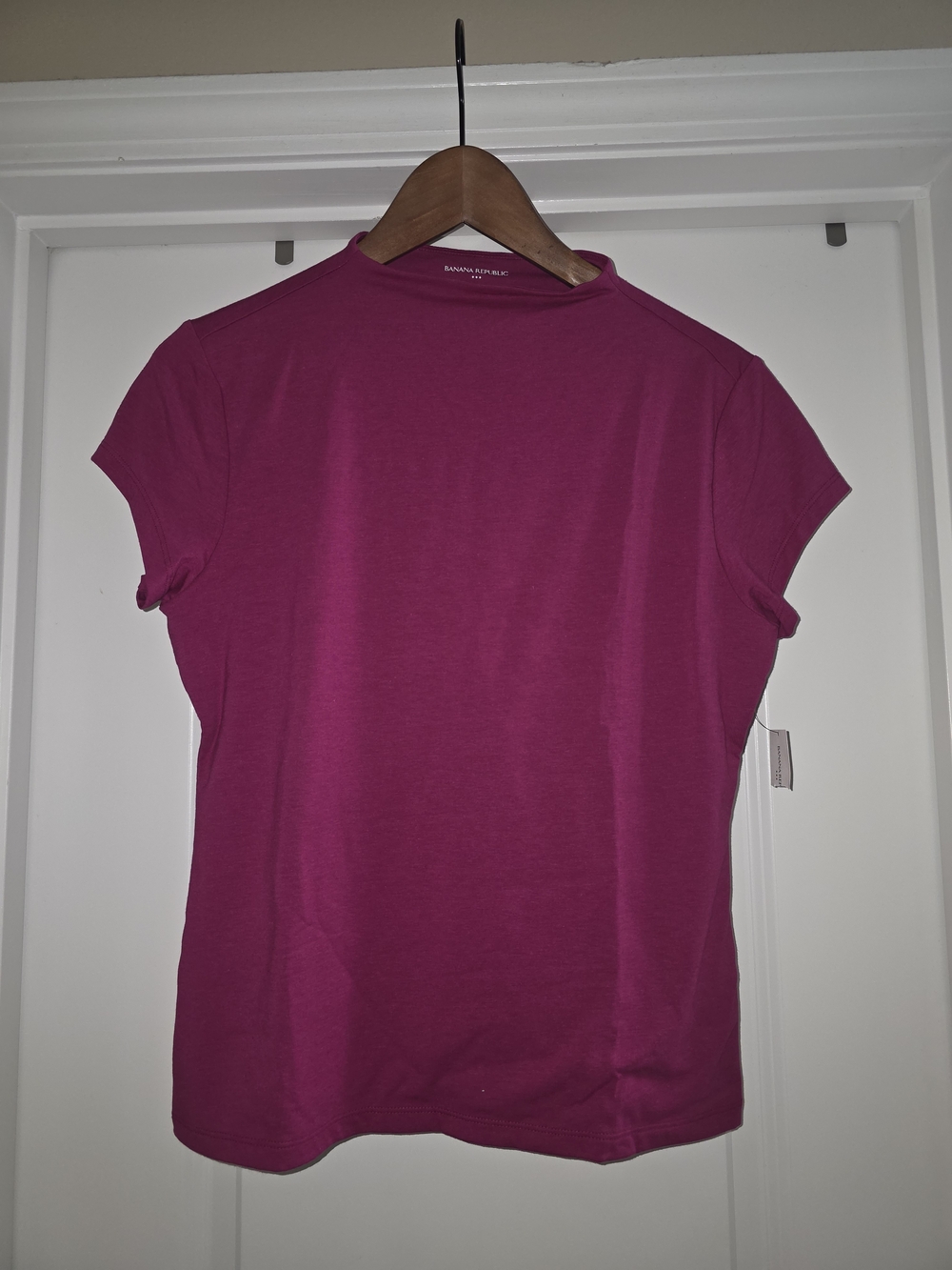 Banana Republic Women’s Bright Magenta Crew Neck Tee